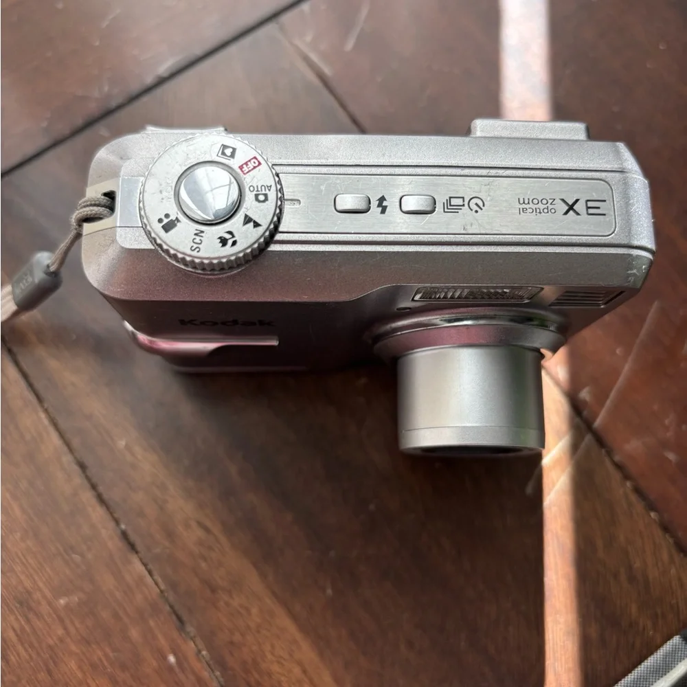 Kodak easy share c743 8.1 mp digital‎ camera. Tested and working